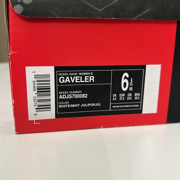 WOMEN’S DC GAVELER SNEAKERS SIZE 6.5 IN WHITE AND MINT - Picture 9 of 9